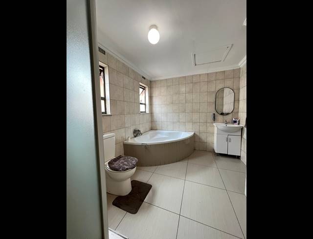 3 BEDROOM HOUSE TO LET IN SUMMER GREENS